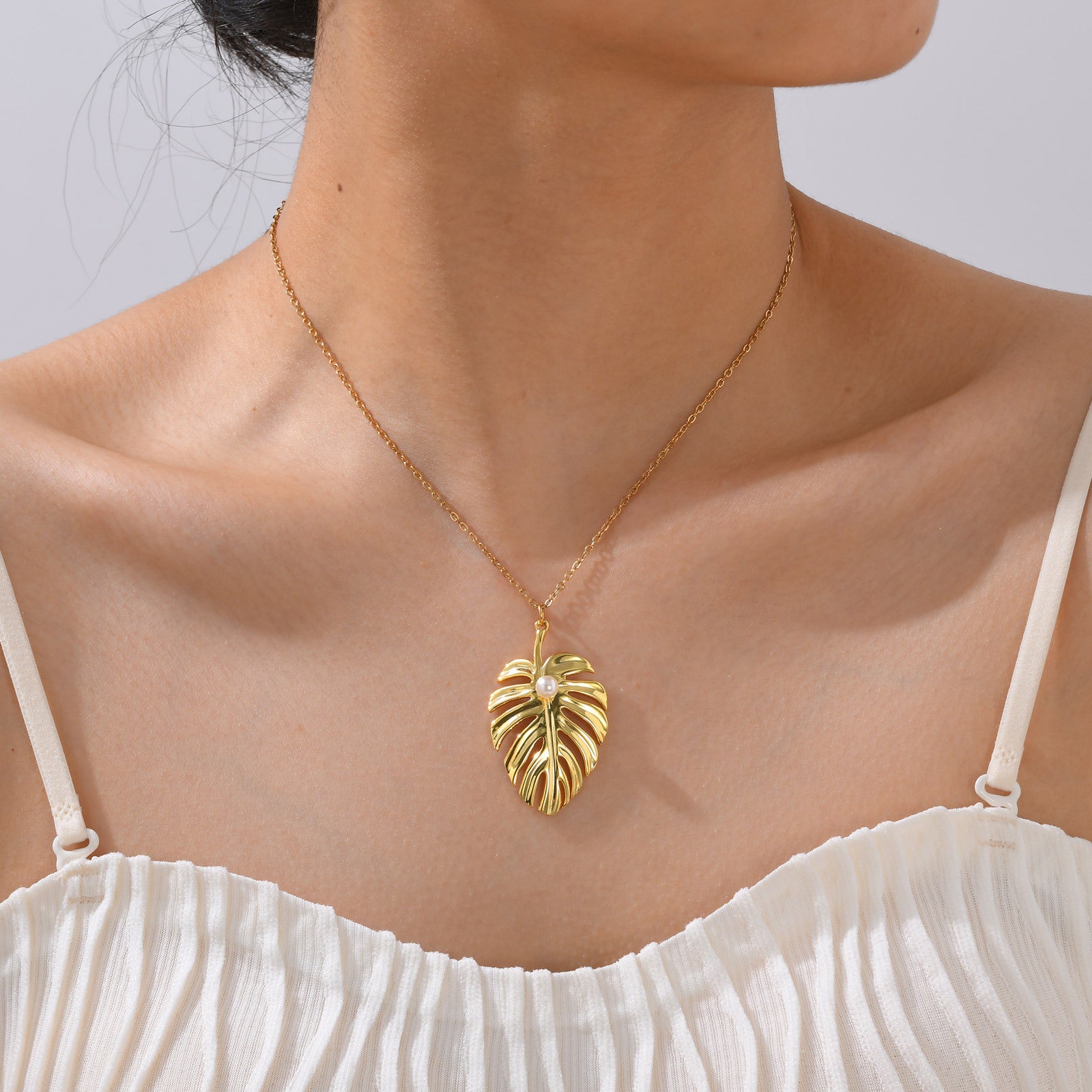 Leaf Pendant Necklace