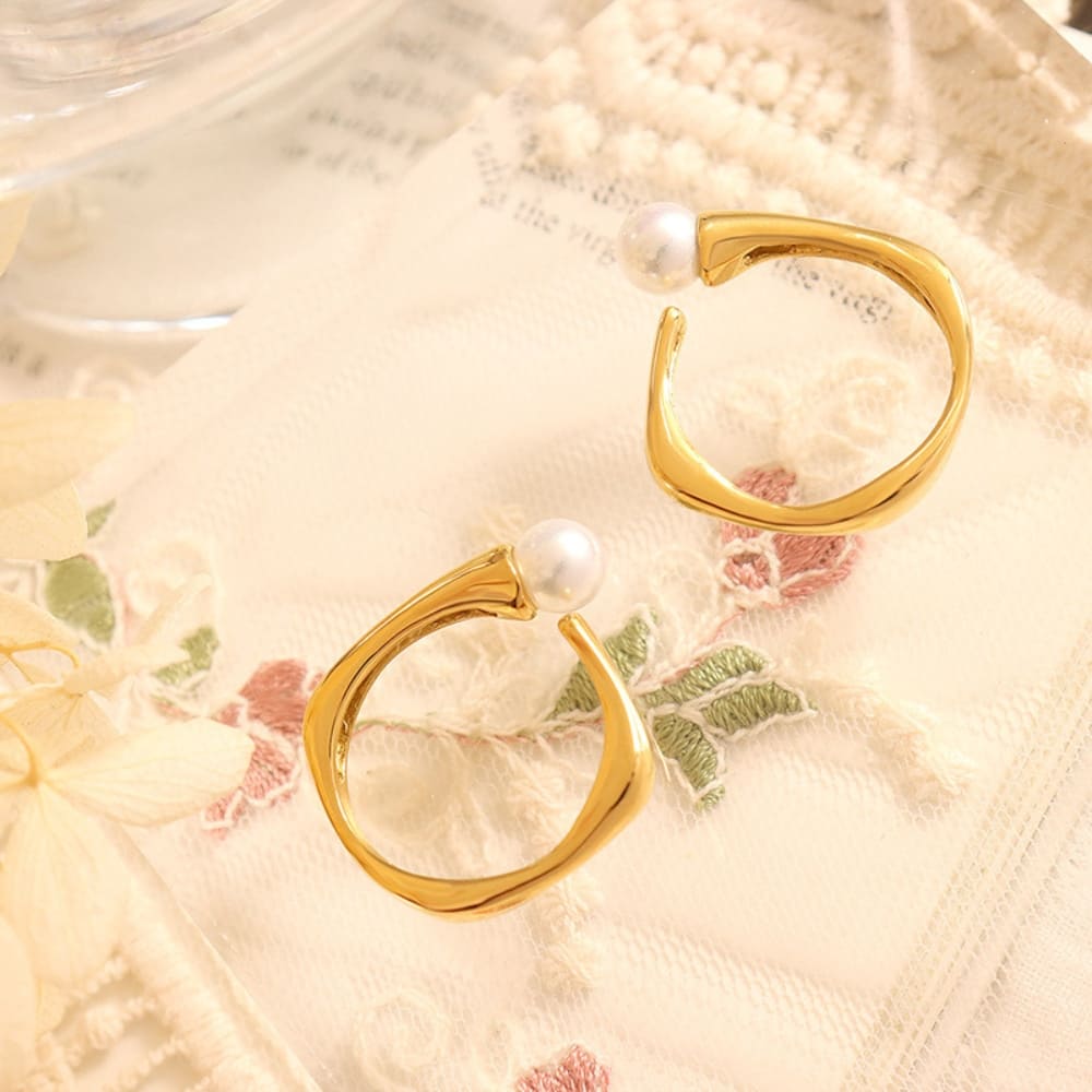Golden Pearl Curve Ring