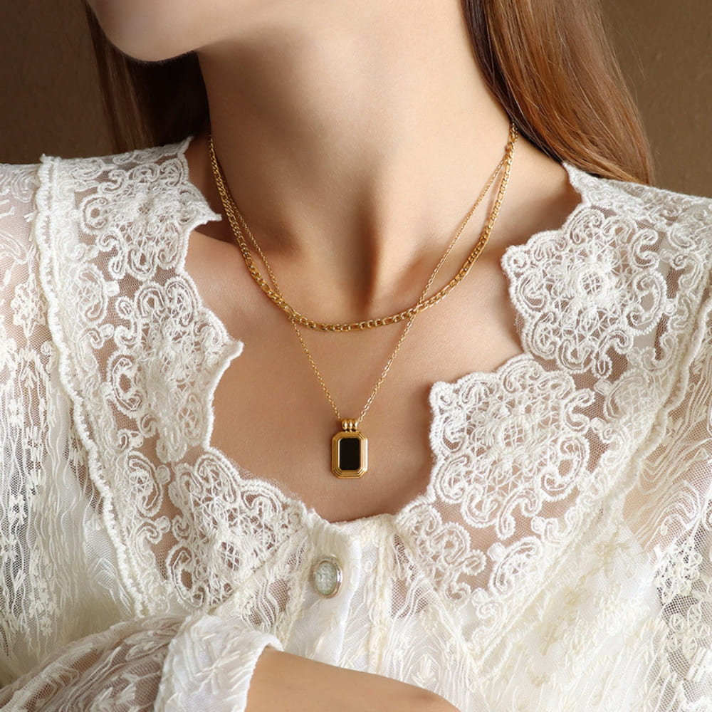 Midnight Frame Necklace
